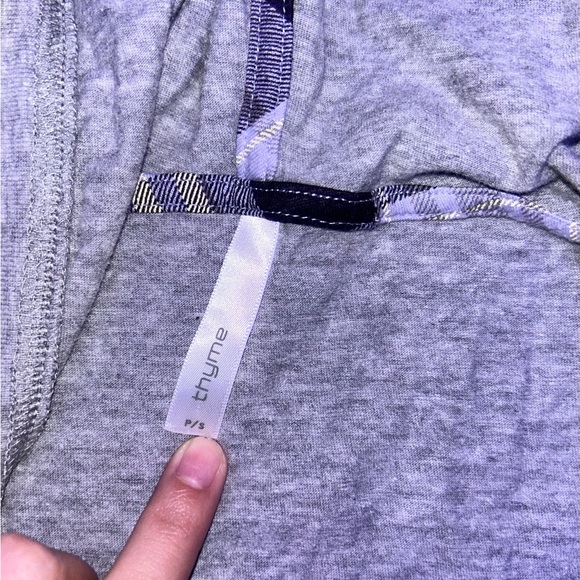 layered 2000s hooded shirt - Picture 2 of 2